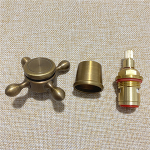 Grifo de Lavabo Retro de Bronce Antiguo con Doble Manija Cruzada y Accesorios de Cerámica, Válvula de Ducha de Agua Fría y Caliente - Product Image 4