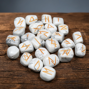ชุดอักษรรูน howlite-พลอยแกะสลักธีมความรักจาก gujarat | Rozrincrystals.com - Product Image 2