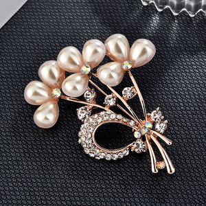 Broche de Joia de Moda Coreana de Liga de Alta Qualidade com Pérolas e Diamantes Incrustados - Acessórios por Atacado - Product Image 6