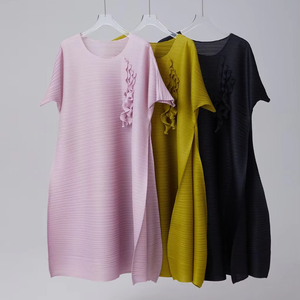 PY Nueva Llegada, Vestido Elegante Plisado Miyake con Volantes Laterales, Cuello Redondo Holgado, Tallas Grandes, Ropa de Mujer al por Mayor - Product Image 1