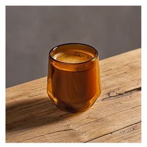 Bicchiere in Vetro Borosilicato Resistente al Calore con Beccuccio Antigoccia, Motivo Natalizio, Doppia Parete, Fatto a Mano per Uso Domestico e Caffetterie - Product Image 2