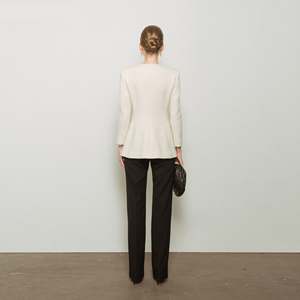 Chaqueta de lana marfil Fácil de llevar Transpirable ELEGANTE Regular Cada producto en una bolsa de poliéster Hecho en Vietnam Fabricante - Product Image 5