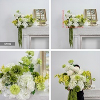 Fleurs artificielles d'allée DKB de luxe à l'aspect naturel pour événements professionnels, avec une forme élégante et une décoration professionnelle