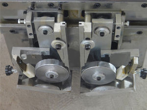 Macchina <span class=keywords><strong>per</strong></span> la verniciatura dei bordi in pelle a doppio lato GSB-670 <span class=keywords><strong>per</strong></span> articoli in pelle - Product Image 5