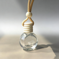 Flacon de parfum à suspendre pour parfums liquides de 8ml en stock Flacon diffuseur de désodorisant en verre pour voiture Flacon de parfum suspendu avec bouchon en bois