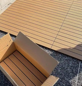 Giá Rẻ Giá Sô Cô La 300X300 Gỗ Sợi + HDPE WPC DIY Interlock Sàn Gạch WPC Sàn - Product Image 3