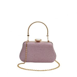 Bolso de noche de lujo adornado con diamantes de imitación y cristales con diseño de pavo real, ideal para una novia o una ceremonia de boda. - Product Image 3