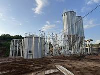 Silo in acciaio con fondo a tramoggia per alimentazione automatica e dosaggio, per piccole impianti di lavorazione cereali e allevamenti