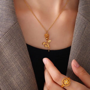 Collares con colgante de flor de acero inoxidable chapado en oro para mujer, elegantes, con cadena antideslustre, regalo de joyería. - Product Image 6