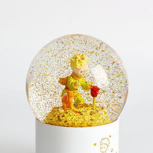 Globe de neige en résine Le <span class=keywords><strong>Petit</strong></span> <span class=keywords><strong>Prince</strong></span>, boule de cristal de <span class=keywords><strong>conte</strong></span> de fées, décoration artistique de bureau pour la maison, ornement de fête, vente en gros - Product Image 2