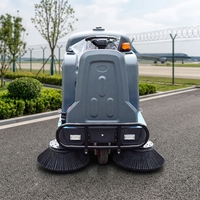 Balayeuse électrique 48V avec grand réservoir d'eau et brosse latérale, état neuf, pour le nettoyage des sols