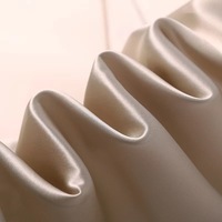 Vente en gros de tissus en soie 100% de haute qualité Tissus en satin de mûrier pur de luxe Couleur unie noire pour robe de femme