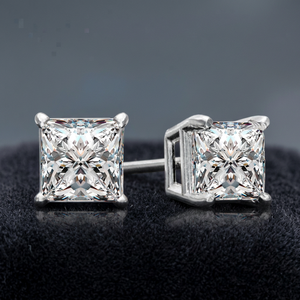 Pendientes de Plata de Ley 925 con Circonita Cúbica Blanca de Corte Princesa de 7mm y Engaste de Cuatro Puntas, Joyería Fina de Moda al por Mayor - Product Image 4