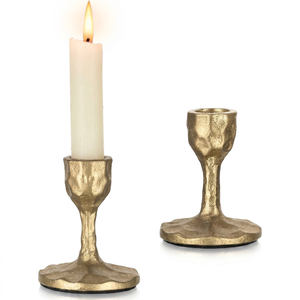 Candelabro con Acabado Dorado Antiguo Deslustreado - Portavelas de Latón Sólido, Exportador de Moradabad - Product Image 1