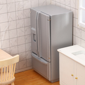 บ้านตุ๊กตาขนาดเล็ก1:12ย้อนยุคเฟอร์นิเจอร์ประตูคู่สีขาวสีเทาตู้เย็น DIY ของเล่นโมเดลทำจากไม้ - Product Image 3