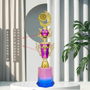 Trofeos de fútbol de diseño profesional del fabricante Trofeo de baloncesto de <span class=keywords><strong>todos</strong></span> los colores Venta caliente Artes y manualidades de diseño gratuito - Product Image 2
