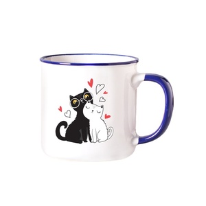 Taza de café de cerámica con diseño personalizado, calcomanía de gato y perro de dibujos animados - Product Image 1