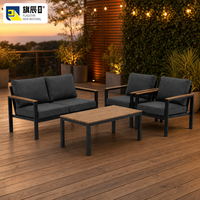 Ensemble de meubles de patio extérieur 4 pièces, structure en métal noir, plateau en bois, canapé deux places, 2 fauteuils, table basse, jardin