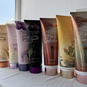 Nouvelle lotion <span class=keywords><strong>pour</strong></span> le corps <span class=keywords><strong>parfum</strong></span>ée <span class=keywords><strong>Victoria</strong></span> <span class=keywords><strong>Secret</strong></span>, <span class=keywords><strong>parfum</strong></span> floral luxueux 236 ml, <span class=keywords><strong>parfum</strong></span> longue durée, <span class=keywords><strong>parfum</strong></span> original de marque, <span class=keywords><strong>pour</strong></span> femmes - Product Image 1