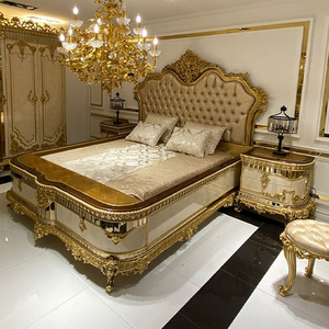 Letto Matrimoniale con Decorazioni in Foglia d'Oro, Stile Classico Francese, Realizzato in Tessuto Importato, Supporta la Consegna Globale e Regionale - Product Image 2
