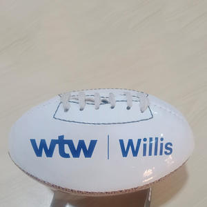 Ballon de rugby personnalisé de haute qualité, léger et durable, pour les écoles, les clubs, les sports de plein air, avec logo, couleurs et tailles personnalisés - Product Image 2