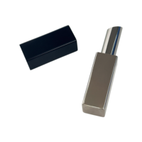 Tube à lèvres carré magnétique en aluminium effet miroir de luxe, personnalisable OEM, rechargeable, étui pour baume à lèvres, emballage cosmétique, impression UV