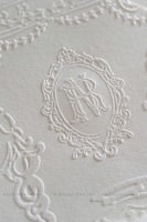 Carte d'invitation de mariage personnalisée en papier de coton fait main, avec motifs floraux et texte en relief, pour invités (finition gaufrée et débossée)