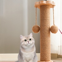 Vente en gros griffoir chaton en bois massif griffoir en sisal avec boule suspendue jouet pour chat griffoir pour chat