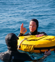 Bouée de signalisation de sécurité en PVC gonflable, étanche, portable et durable pour la plongée libre et la pêche sous-marine (vente en gros)