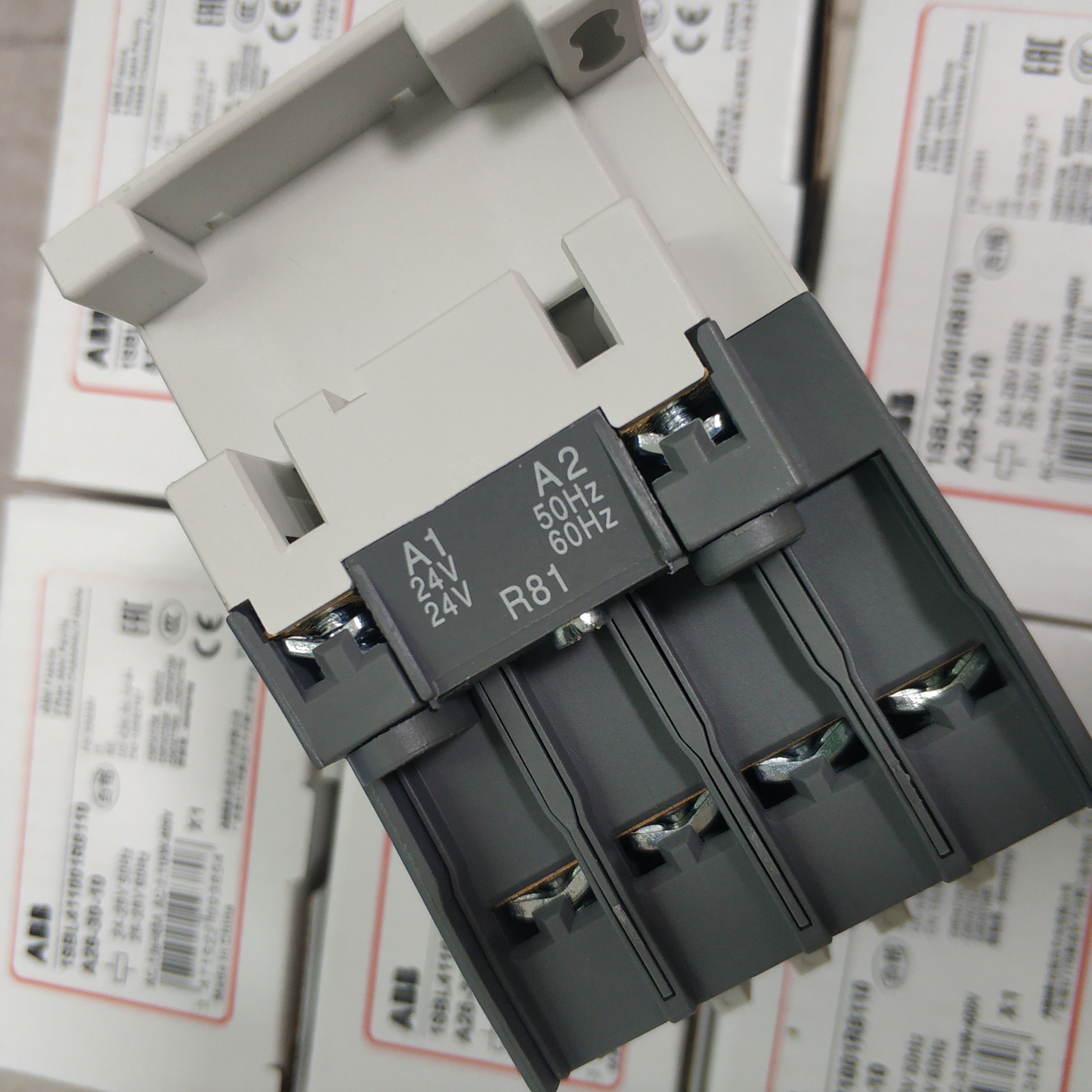 ABBS AC 220V-240V Контактор 1SBL411001R8410 A16-30-10