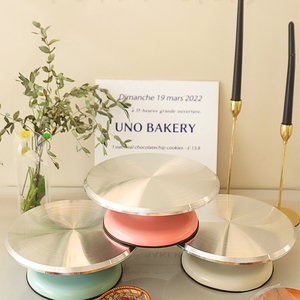Base Girevole in Metallo Argentato per Decorazione Torte, Strumento da Pasticceria in Lega - Product Image 6