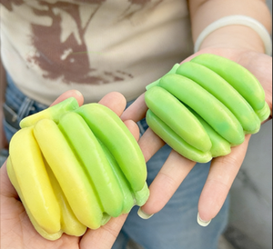 Bananes qui changent de couleur pour aider à soulager l'anxiété, utilisant une technologie de changement de couleur activée par la chaleur qui passe <span class=keywords><strong>du</strong></span> vert au jaune. - Product Image 2
