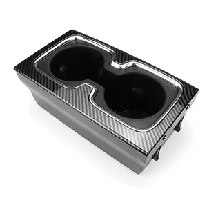 Portavasos con textura de fibra de carbono para consola central de GMC Sierra 14-15, material ABS, bandeja doble para vasos - Product Image 3