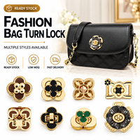 Kancing Kunci Tas Logam Bentuk Bunga Plum Enamel Emas Mengkilap, Model Alloy FloralPlum, untuk Tas Tangan, Custom OEM