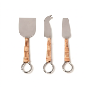Cuchillo para Queso y Mantequilla de Acero Inoxidable con Diseño de Anillo de Ratán, Perfecto para Utensilios de Cocina, Comedor y Cubertería para Bodas - Product Image 1
