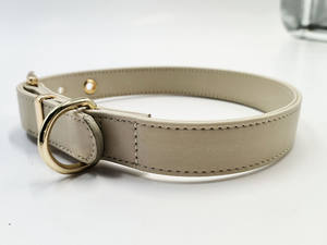 Collar de perro de cuero vegano suave ajustable con logotipo dorado personalizado, beige, marrón, sólido, de lujo - Product Image 4
