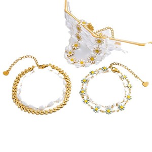 Bracelet de perles avec fleurs de marguerite, plaqué or 18 carats, acier inoxydable, bijoux bohèmes pour femmes, à porter au quotidien - Product Image 5