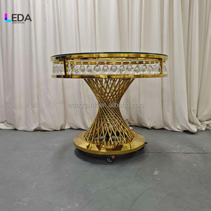 Table élégante en verre transparent avec cadre en métal doré pour les salles de mariage, les goûters, les anniversaires, les dîners en plein air pour les hôtels - Product Image 4