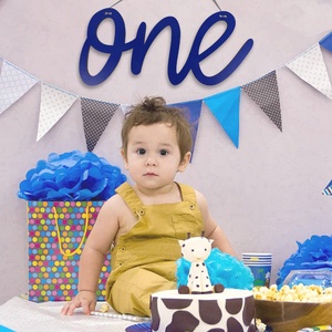Segno di <span class=keywords><strong>legno</strong></span> di compleanno una lettera di ritaglio uno per il primo compleanno del ragazzo decorazione della parete della festa di compleanno espositore da tavolo Banner per seggiolone - Product Image 5