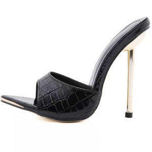 Sandales compensées à talons hauts pour femmes, couleur unie, style simple, bout ouvert, semelle intérieure en PU, grande taille, tige fine, idéales pour l'été - Product Image 5