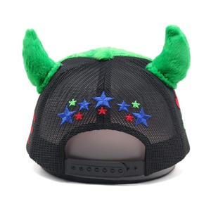 Cappello Trucker in Velluto Peloso con Ricamo Logo Diavolo Personalizzato OEM, 5 Pannelli, con <span class=keywords><strong>Corna</strong></span>, per Uomo e Donna - Product Image 4
