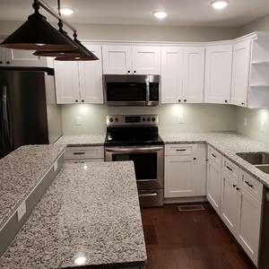 Ensemble d'armoires de cuisine modernes en bois massif, écologiques et multifonctionnelles, avec pieds en alliage d'aluminium couleur RAL personnalisée - Product Image 4