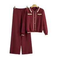 Haut tricoté élégant à rayures et col polo, avec boucle métallique, coupe ample, manches longues, taille haute et jambes larges boutonnées pour femme
