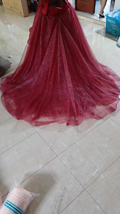 Vestido de Quinceañera Rojo Brillante con Escote Corazón, Hombros Descubiertos, Largo hasta el Suelo, Tul con Apliques de Encaje y Flores, Vestido de 15 Años - Product Image 6