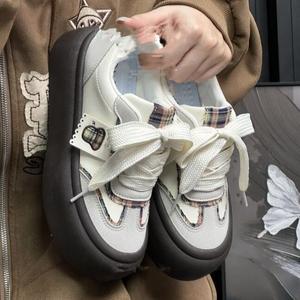 Chaussures décontractées blanches pour femmes, chaussures pour étudiants, légères avec semelle épaisse et souple, petite semelle pour grosse tête - Product Image 1