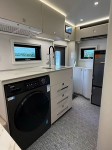 Véhicule mobile hybride PHEV et 100% électrique, type maison, voiture, camionnette, camion avec toit relevable télescopique + lits + salle de bain + réfrigérateur + sèche-linge + cuisine - Product Image 5