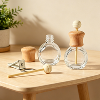 Diffuseur de parfum pour voiture, format voyage, nouveau design, flacon en verre suspendu, sans flamme