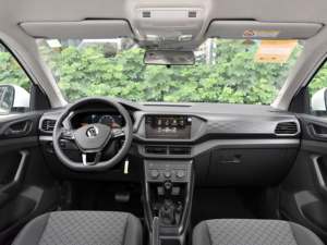 Volkswagen T-Cross 2023 1.5L L4 6AT d'occasion à vendre – 5 places, conduite à gauche, intérieur sombre, voiture de ville économique et confortable pour le quotidien - Product Image 6