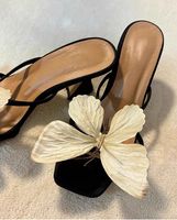 Nouvelles sandales pour femmes à bout carré et talon épais avec décoration de grand papillon 3D