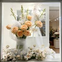 Grande boîte cadeau en acrylique avec fleurs préservées en trois dimensions - Design élégant, professionnel et moderne pour la décoration de mariage